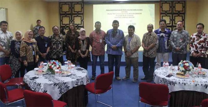 
					PDAM Tirta Pakuan Kota Bogor menandatangani perjanjian kerja sama dengan Bank Jabar Banten Syariah.