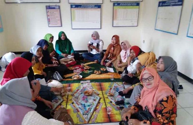 
					Suasana rapat penguatan kinerja PKK Kelurahan Bedahan.