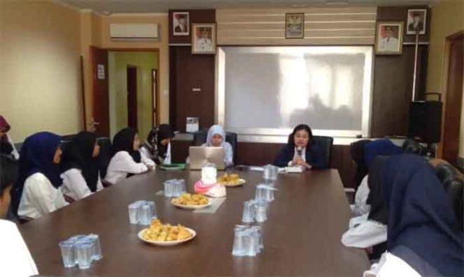 
					Calon peserta pelatihan kompetensi jalani seleksi yang dilakukan oleh BBPLK Bekasi, di ruang rapat Disnaker Kota Depok.