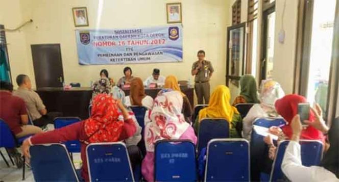 
					Sosialisasi Perda menghadirkan nara sumber Satpol PP Kota Depok di Kelurahan Pondokcina.