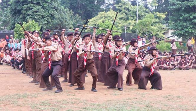 
					Suasana atraksi yang dimainkan anggota Pramuka Kwarran Tanah Sereal, Kota Bogor.