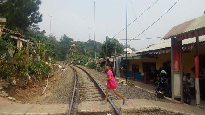 
					Ratusan KK warga di Kampung Kebon Kelapa RT 03 RW 09, Kelurahan Batutulis, tuntut relokasi.