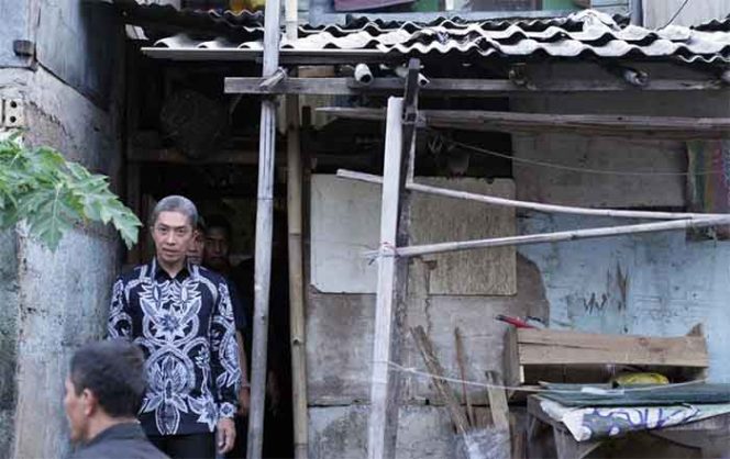 
					Wakil Wali Kota Bogor, Dedie A. Rachim melakukan peninjauan lokasi RTLH.
