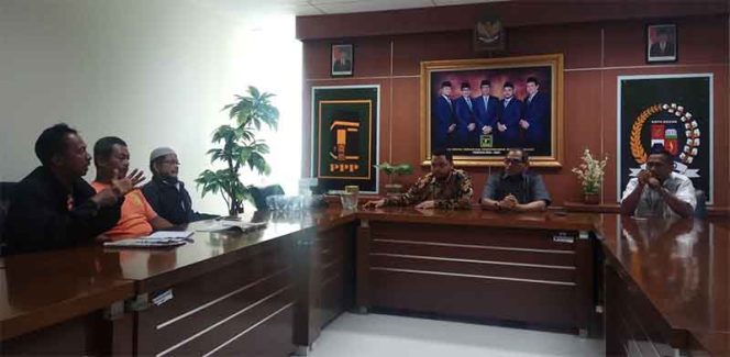 
					Fraksi PPP Terima Aspirasi Warga dan Berjanji Nyari Win-win solution.