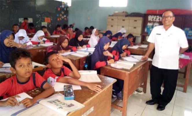 
					Para siswa SDN Duren Seribu 01 sedang mengikuti kegiatan belajar mengajar di Yayasan Arridho.