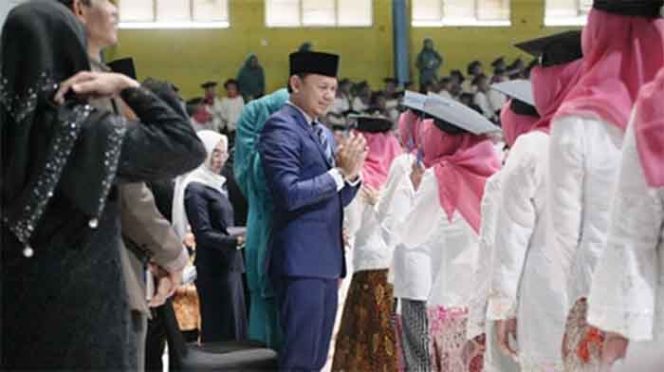 
					Bima Arya Berikan Ucapan Kepada Wisudawati Sekolah Ibu