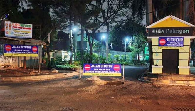 
					Tutup Akses Jalan GKL, Warga Vila Pekayon Minta Kejelasan