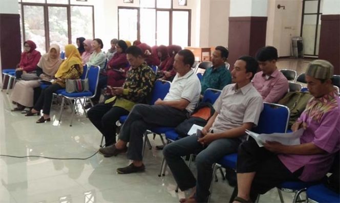 
					Pusat Kegiatan Belajar Masyarakat (PKBM) saat mengikuti sosialisasi Aplikasi Jaringan Anti Putus Sekolah (JAPATI) dengan Disdik Kota Bogor terkait peduli pendidikan.
