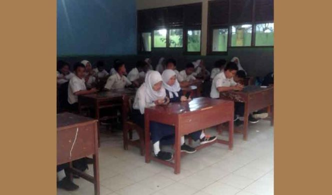 
					SMP di Kota Bogor mulai menggunakan sistem android. 