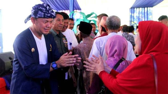 
					Wali Kota Bogor, Bima Arya menghadiri acara Halal bi Halal keluarga besar Perusahaan Daerah Air Minum (PDAM) Tirta Pakuan, Bogor.