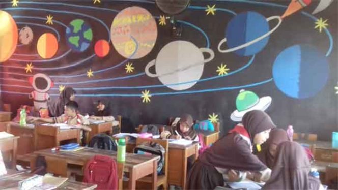 
					Ruang Kelas Warna Warni Bikin Betah Siswa Belajar