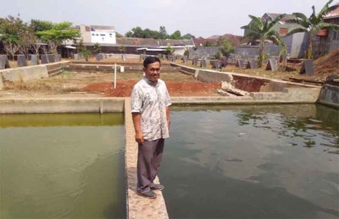 
					Ridwan Ma’mun, pengelola Ponpes Tahfidz Quran memperihatkan areal perikanan untuk budidaya ikan. 