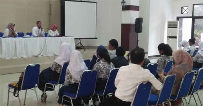 
					Suasana pertemuan antara Disdik dan sejumlah siswa SMPN 1 dan SMPN 4 peraih prestasi.