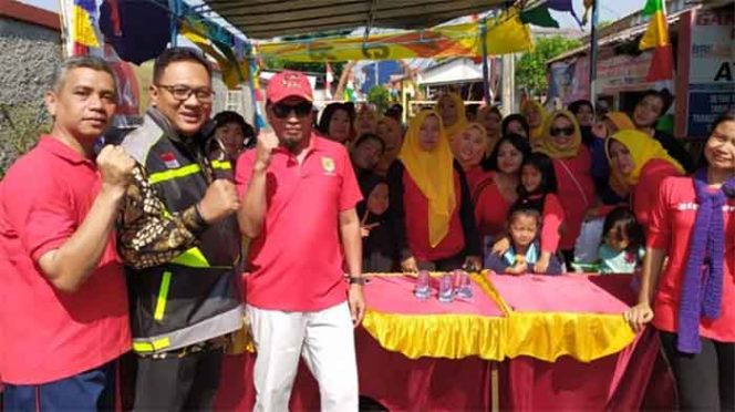 
					Wakil Wali Kota Depok Pradi Supriatna saat menghadiri puncak HUT ke-74 RI di Jalan Damai, RT 06/03, Kelurahan Mamapang, Kecamatan Pancoran Mas.