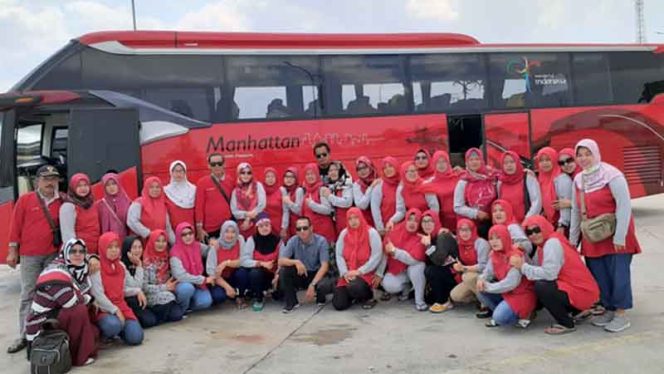 
					Para kader posyandu, PKK dan LPM menuju Dieng, Wonosobo, Jawa Tengah.