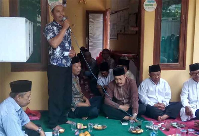 
					Pembukaan acara santunan di RW 02, Kelurahan Tirtajaya, Kecamatan Sukmajaya.