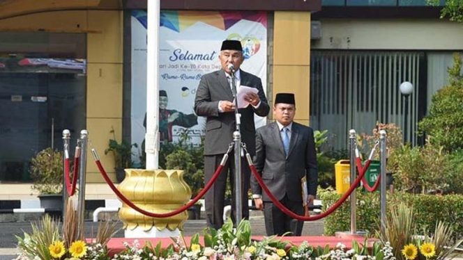 
					Wali Kota Depok Mohammad Idris, bersama berbagai elemen kepemudaan mengikuti pelaksanaan upacara bendera dalam rangka memperingati Hari Sumpah Pemuda ke-91.