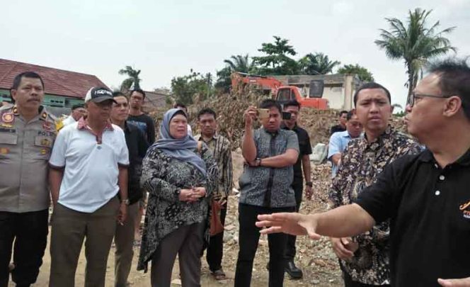 
					Rencana pembangunan Apartemen The MAJ Residence menuai protes lantaran keabsahan izin Analisis Mengenai Dampak Lingkungan (Amdal) dipertayakan masyarakat yang berlokasi di Villa 200, Margajaya, Bekasi Selatan.