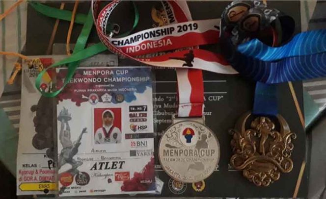 
					Salah satu siswa SDN Serua 03 yang berhasil meraih medali di Kemenpora Cup Taekwondo Championship.