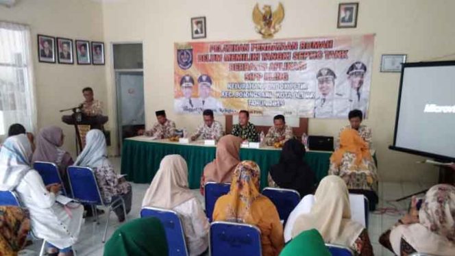 
					Suasana sosialisasi pelatihan pendataan rumah belum memiliki tengki septic tank di Kelurahan Pondok Petir.