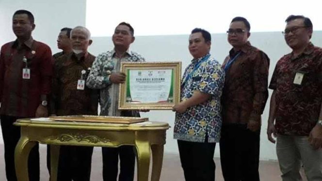 
					Penyaluran Corporate Sosial Responsibility (CSR) PT Indomarco Prismatama vounder  Indomaret.