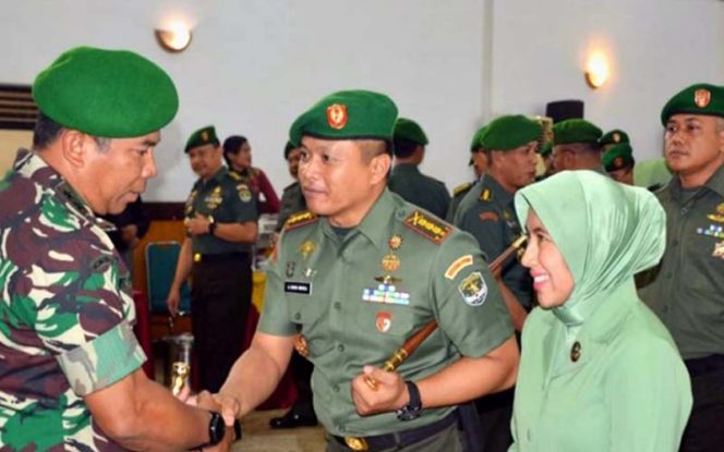 
					Suasana kenaikan pangkat Pamen TNI Jajaran Kodam Jaya Jayakarta. 