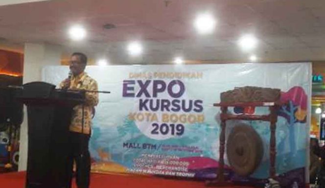 
					Kepala Dinas Pendidikan Kota Bogor, Fahrudin membuka Expo Kursus Kota Bogor 2019.