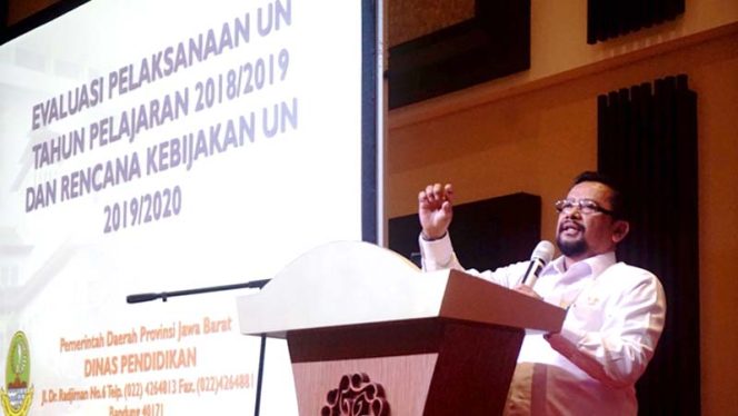 
					Sekretaris Dinas Pendidikan Jabar, Firman Adam