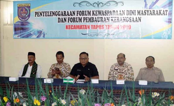 
					Wakil Walikota Depok Pradi Supriatna saat menghadiri Forum Kewaspadaan Dini Masyarakat di aula Kantor Kecamatan Tapos, Depok, Kamis (17/10/2019)