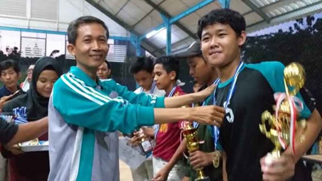 
					Tim Futsal RW 02 Juara Umum Pondokcina Cup 2019