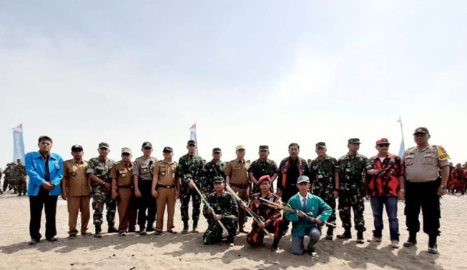 
					Karya Bakti penanaman mangrove dalam rangka HUT TNI ke-74.