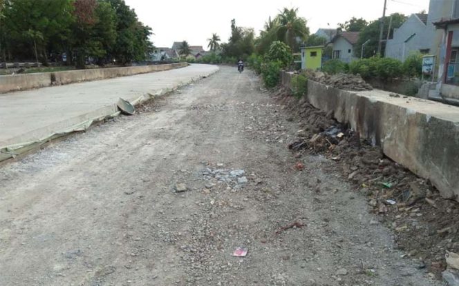 
					Jalan underpas di Bekasi Timur masih kurang maksimal, selain dalam proses pengerjaannya diduga masih terlihat tidak sesuai dengan petunjuk RAB.