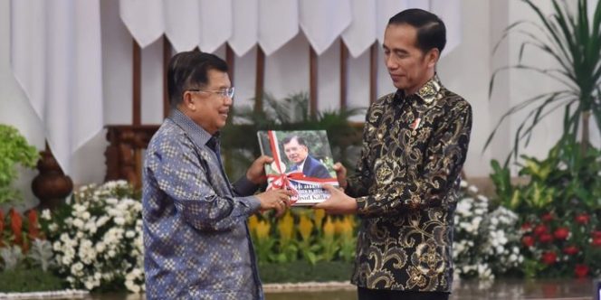 
					Jokowi Ucapkan Terima Kasih ke JK dan Menteri Kabinet Kerja