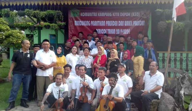 
					K3D pose bersama di taman bongsai di kawasan Margonda.