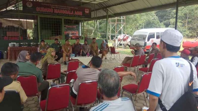 
					Pembangunan Laboratorium Sutera Alam  Indonesia di Lapangan Sepak Bola Kuntum Setugede, ditolak warga.