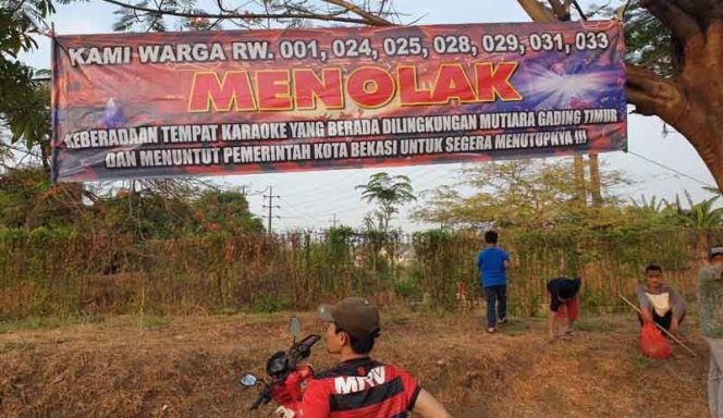 
					Warga MGT kembali memasang 10 spanduk penolakan THM di wilayahnya.