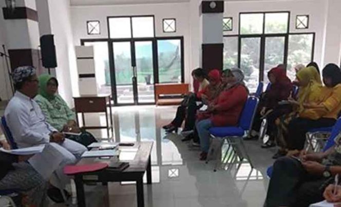 
					Kadisdik Kota Bogor, Fahrudin saat mengumpulkan pengelola PKBM.