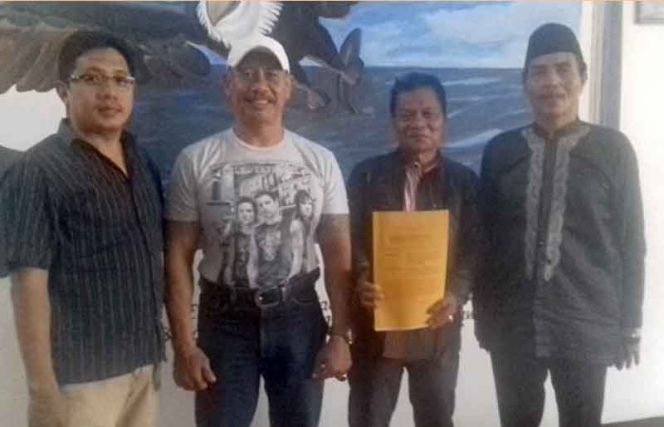 
					Pedagang Pasar Kemirimuka yang minta spanduk provokator dicopot.