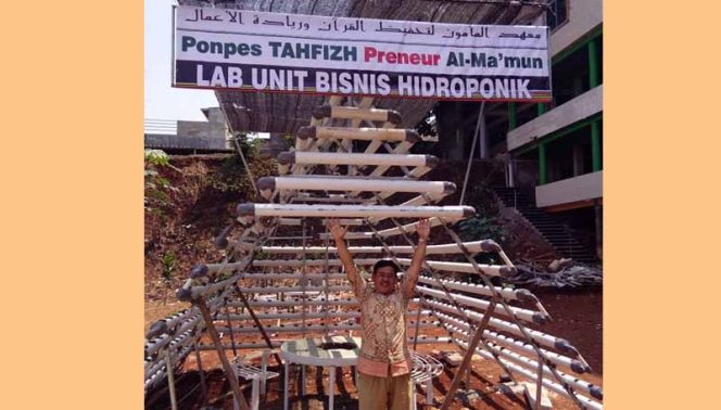 
					Sarana dan prasarana yang dibangun Ponpes Tahfiz Al Ma’mun sistem tanaman hidroponik 