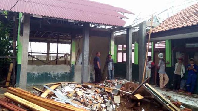 
					SDN Bentar Kemang 3 yang dinilai pembangunanya tidak sesuai kontrak. 