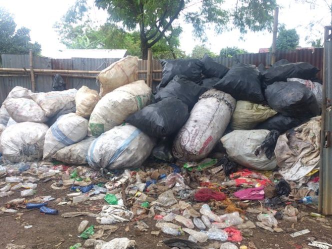 
					Barang Rongsokan di Pinggir Jalan Dikeluhkan Warga