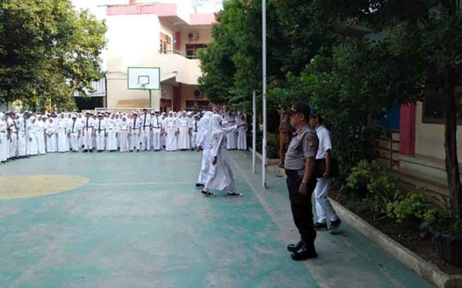 
					Suasana upacara bendera pada Senin, 14 September 2019 di SMP Islamiyah Serua.