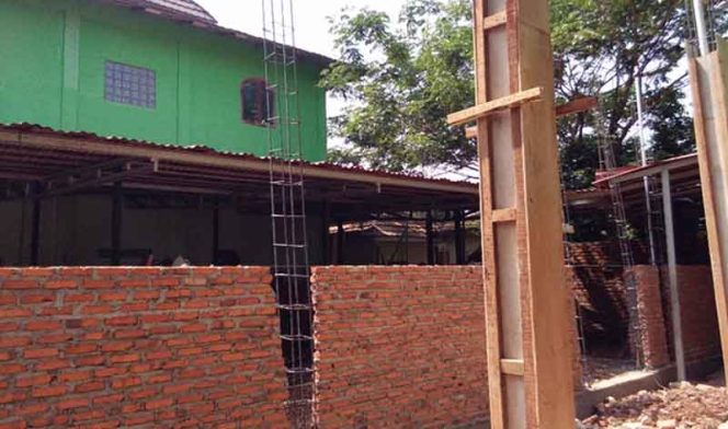 
					Gedung laboratorium IPA SMPN 18 yang sedang dikerjakan.