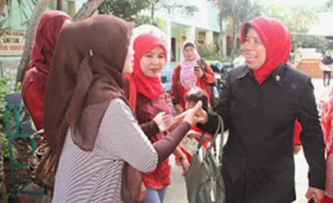 
					Kepala Seksi (Kasi) Kurikulum Sekolah Disdik Kota Bogor, Hj. Yayah Komariah.