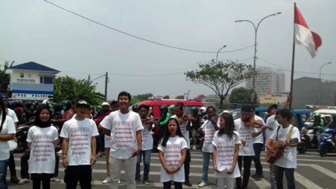 
					Inilah Senima Trotoar saaat memperingati Sumpah Pemuda di Jalan Margonda. 