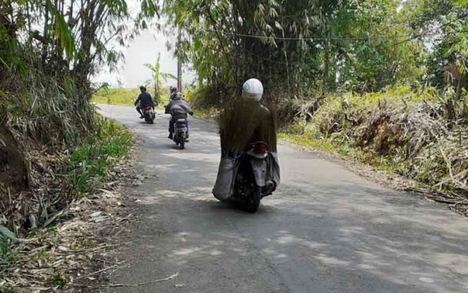 
					Tanjakan urug perbatasan antara Desa Batutulis dengan Desa Parakanmuncang, Kecamatan Nanggung, Kabupaten Bogor.
