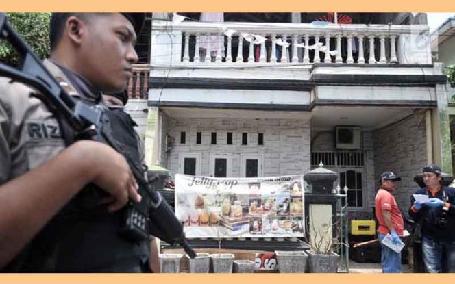 
					Densus Amankan 6 Terduga Teroris