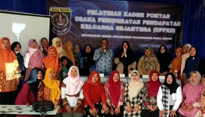 
					Pelatihan kader Poktan Usaha Peningkatan Pendapatan Keluarga Sejahtera (UPPKS) di Kelurahan Serua.