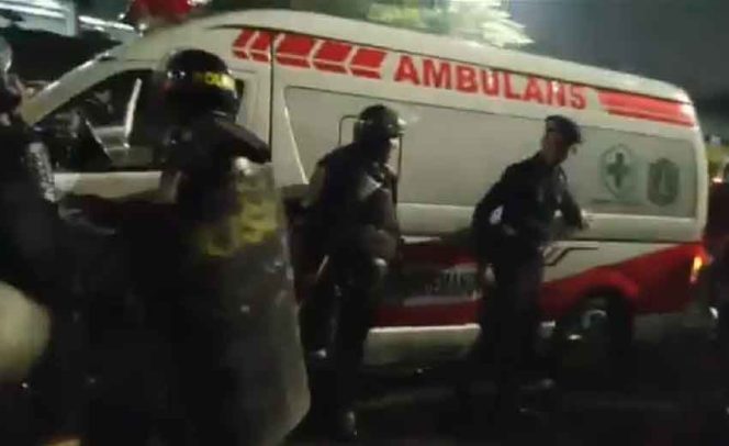 
					Satpol PP DKI Kawal Ambulans Ke Lokasi Demo