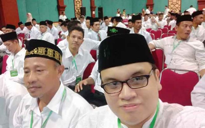 
					Salah satu Cakades Dramaga Aryo Tengah selfie saat mengikuti acara deklarasi damai di Gedung Tegar Beriman.